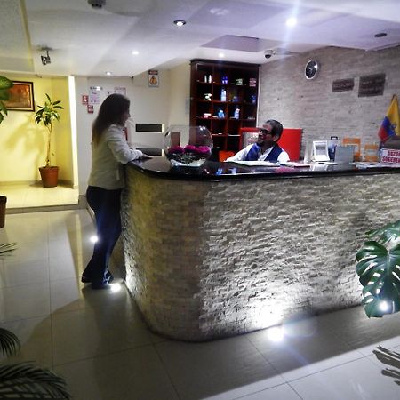 Hostal El Roble Quito Exteriör bild