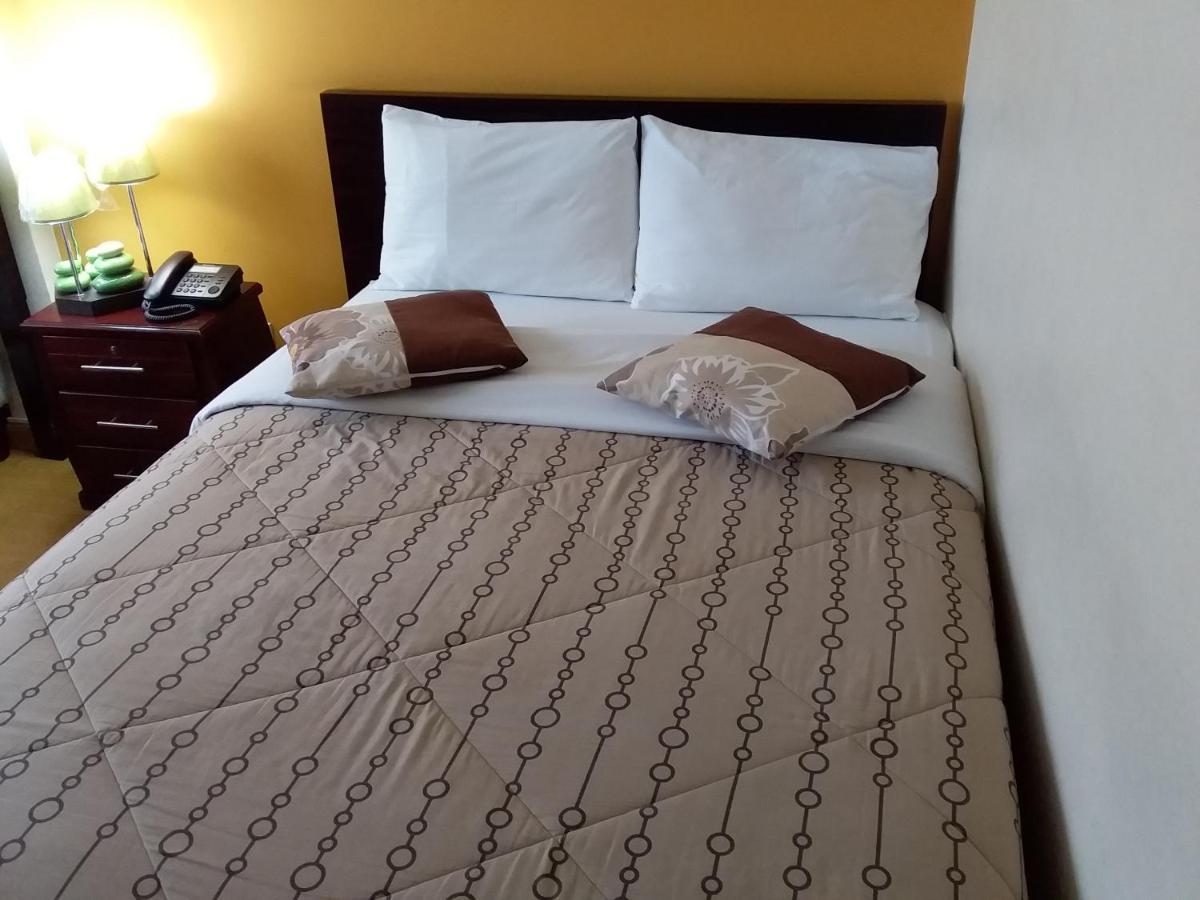 Hostal El Roble Quito Exteriör bild
