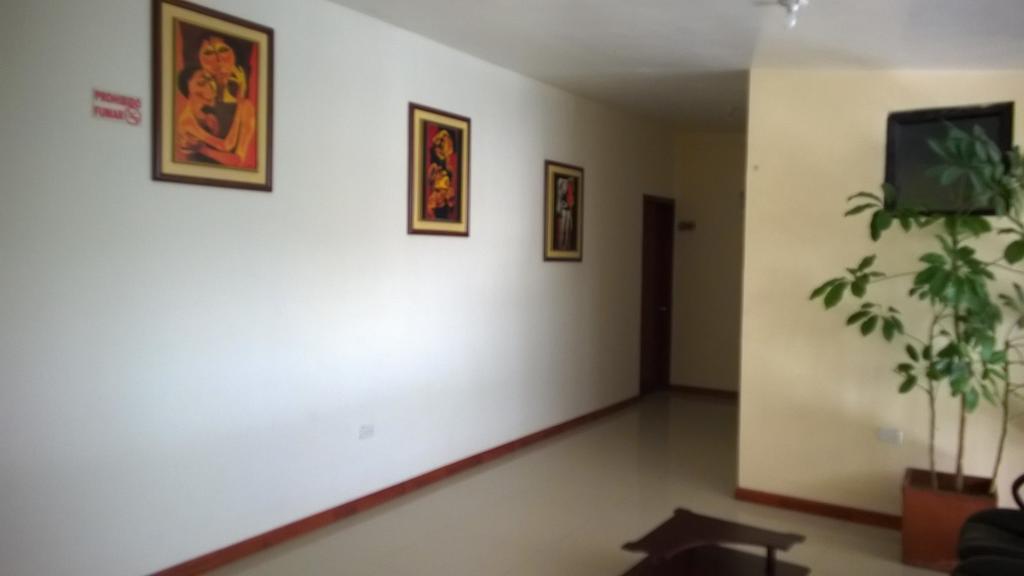 Hostal El Roble Quito Exteriör bild