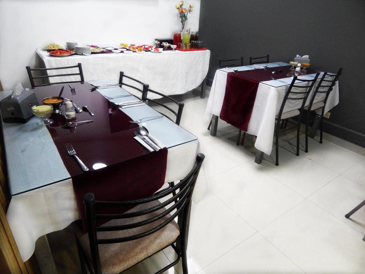Hostal El Roble Quito Exteriör bild