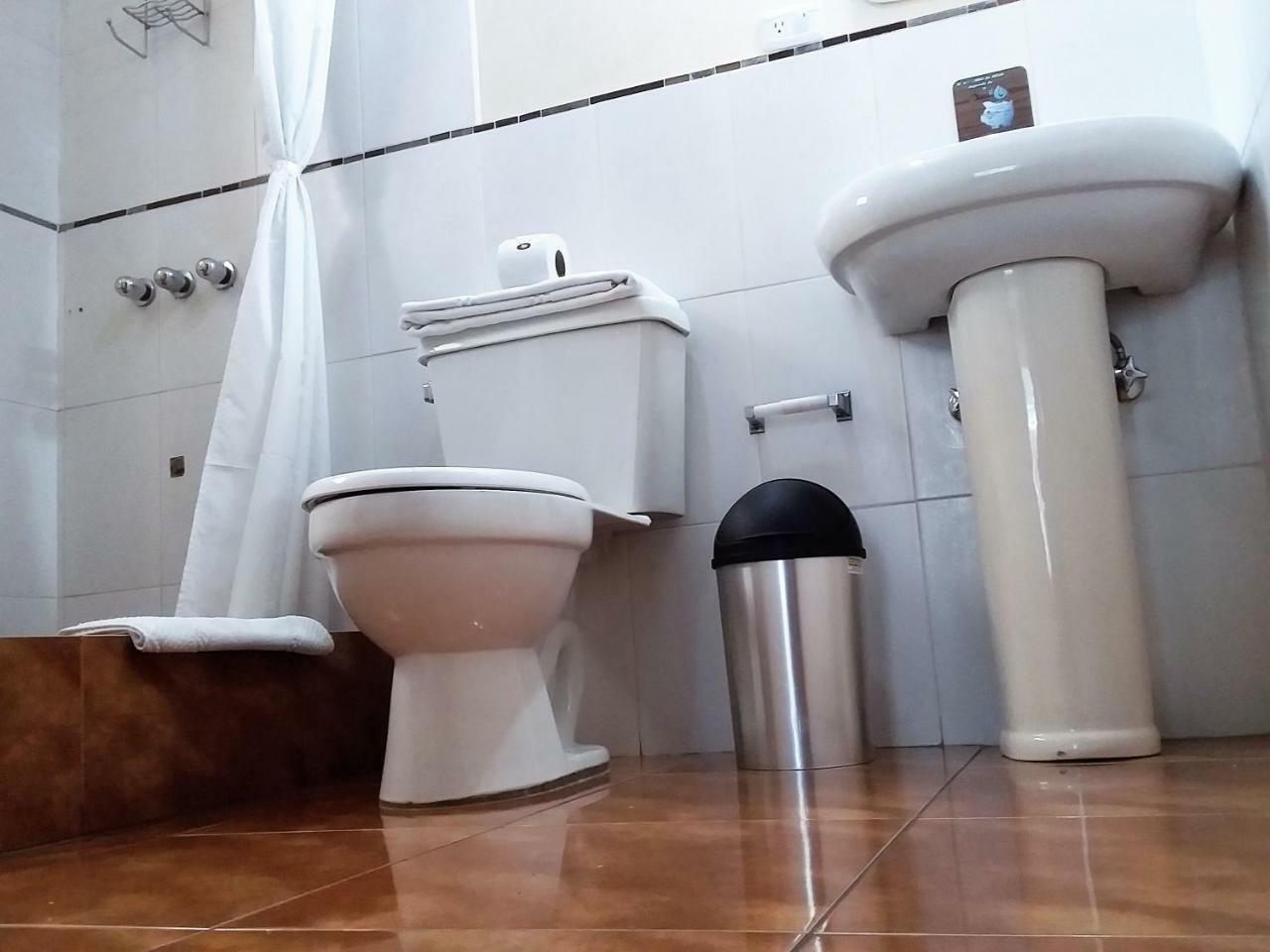 Hostal El Roble Quito Exteriör bild