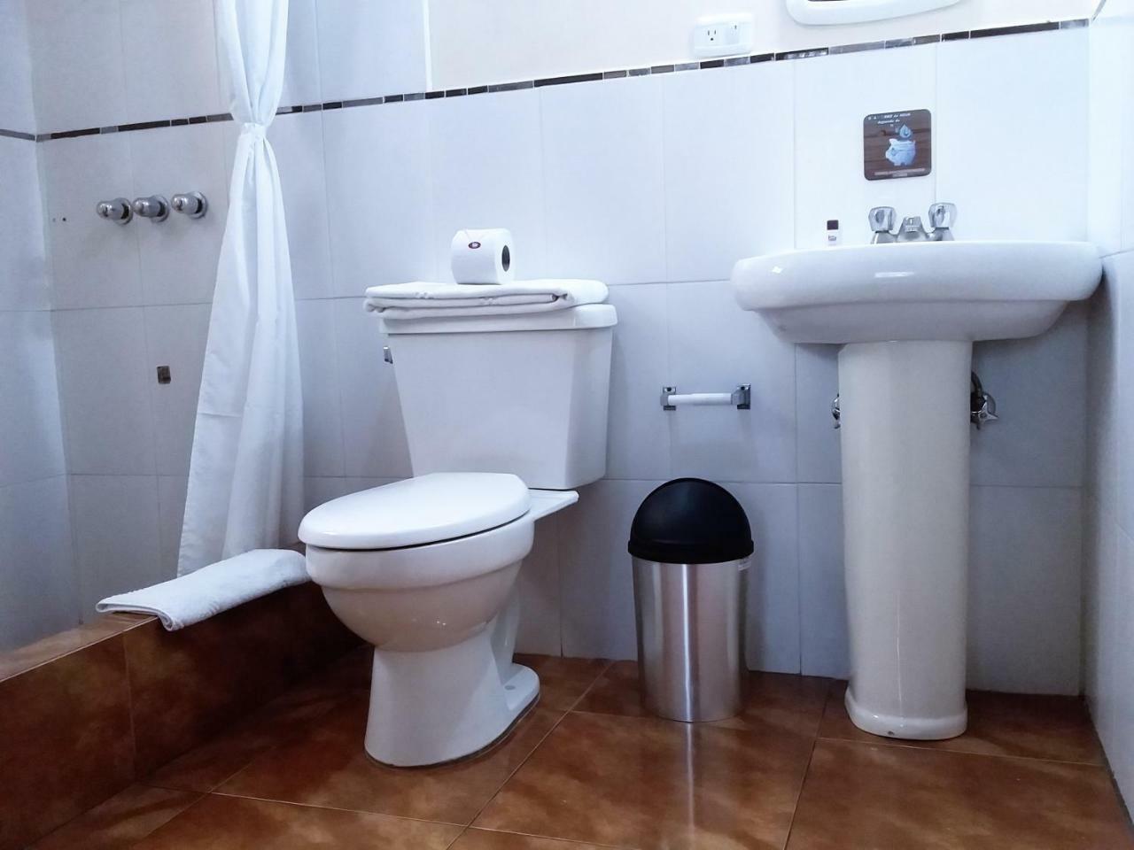 Hostal El Roble Quito Exteriör bild